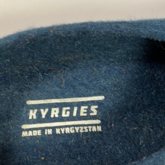 Kyrgies Handmade Wool and Leather Molded All Natural Slippers - Picture 10 of 10